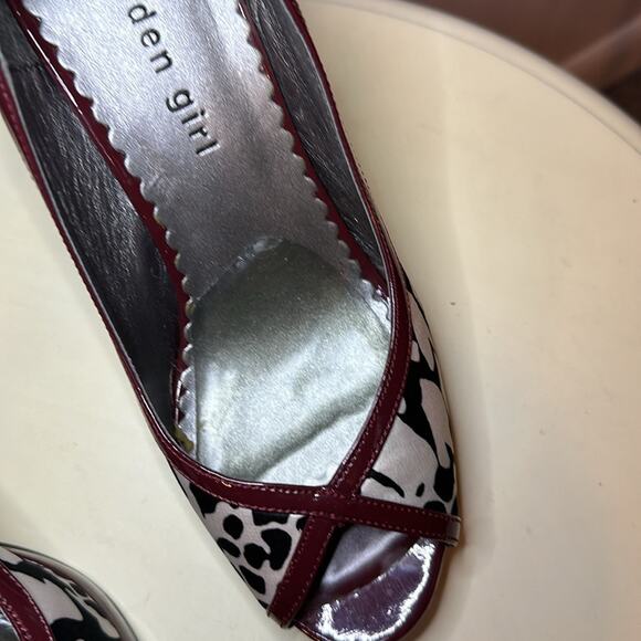 Madden Girl Platform Pumps. Black and white with red accent Zebra - Picture 4 of 10